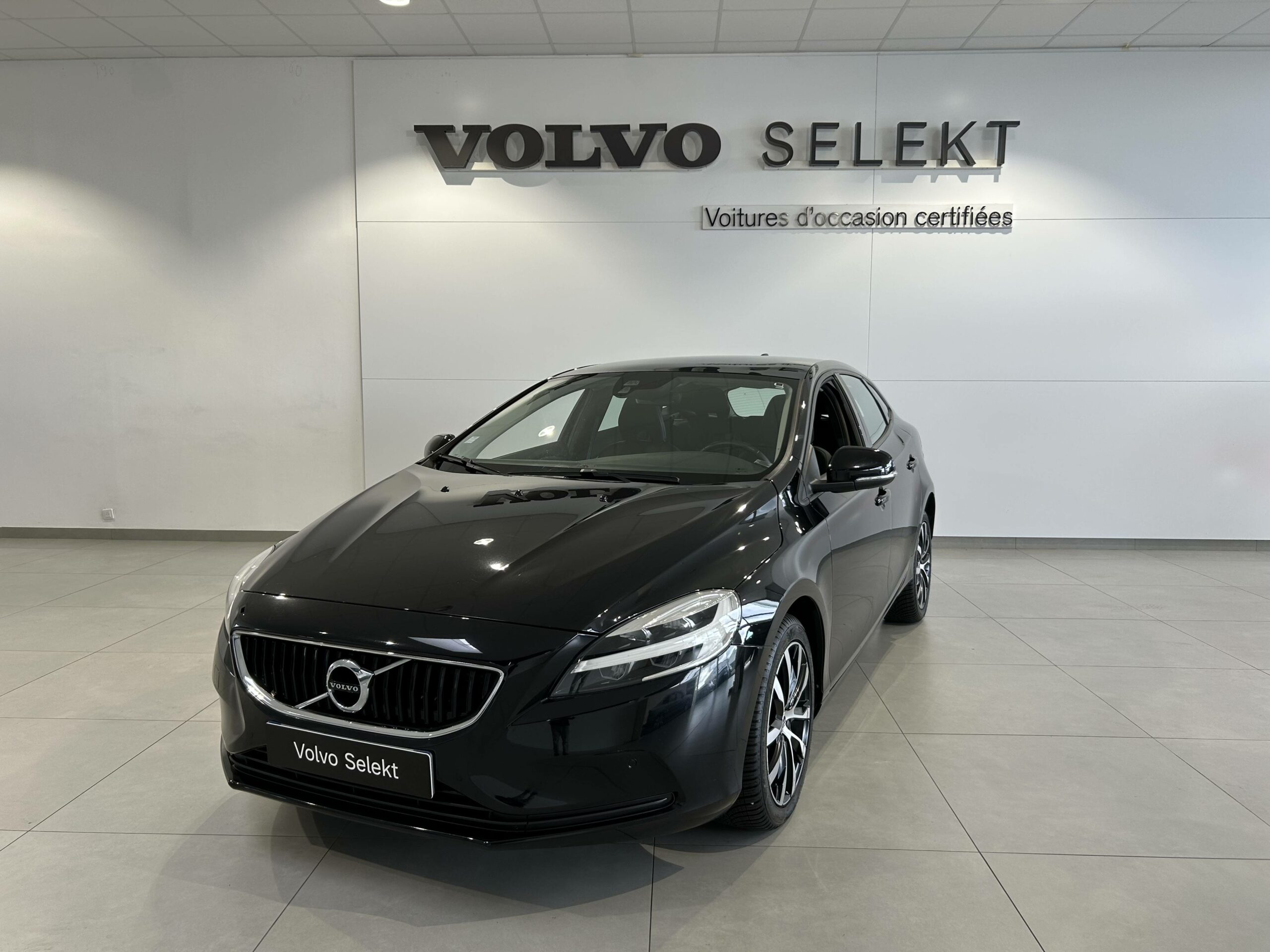 VOLVO V40 V40 T2 122 ch Geartronic 6